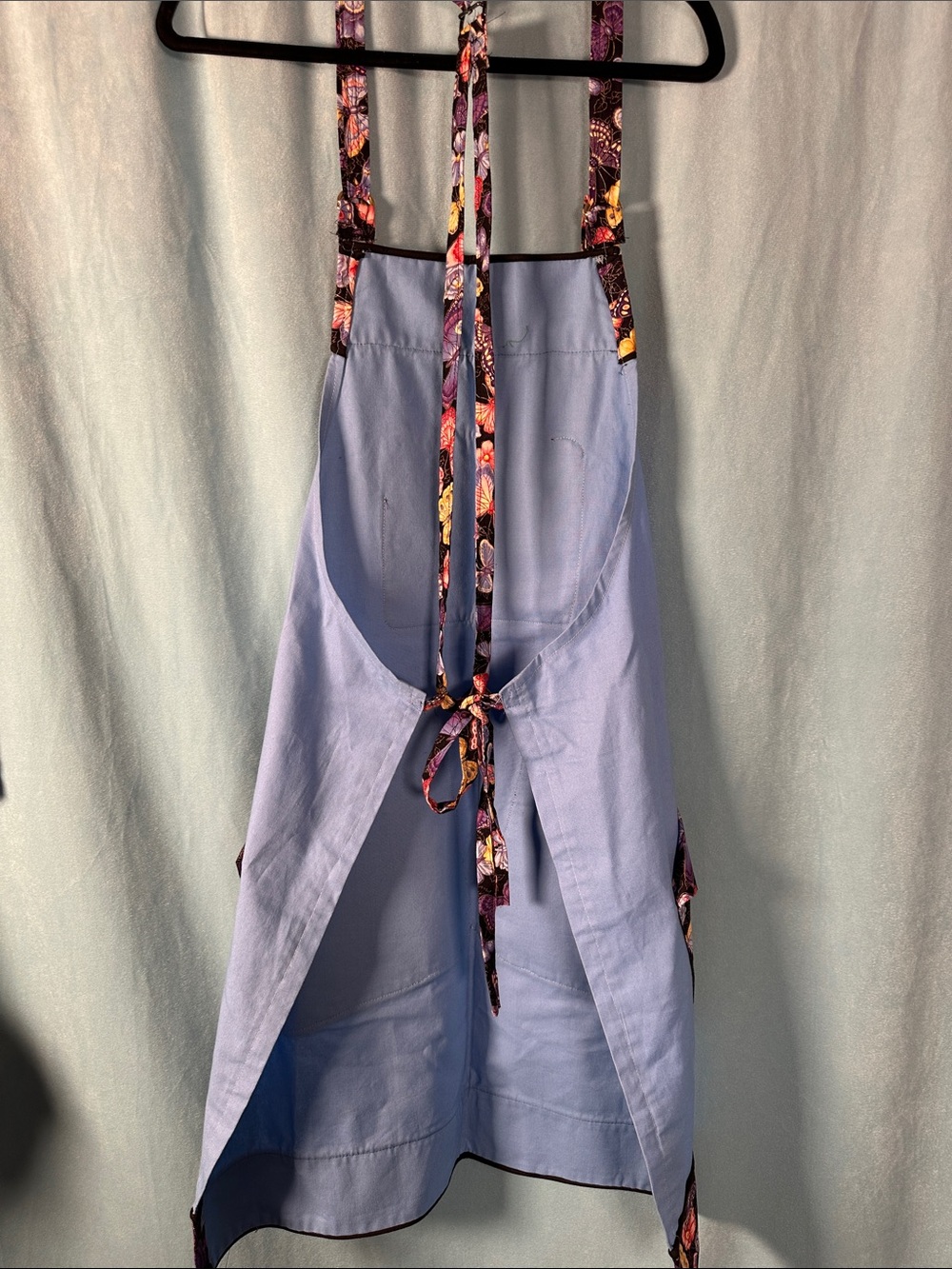 Butterfly Print Blue Cotton Apron with Front Pockets - Picture 4 of 4